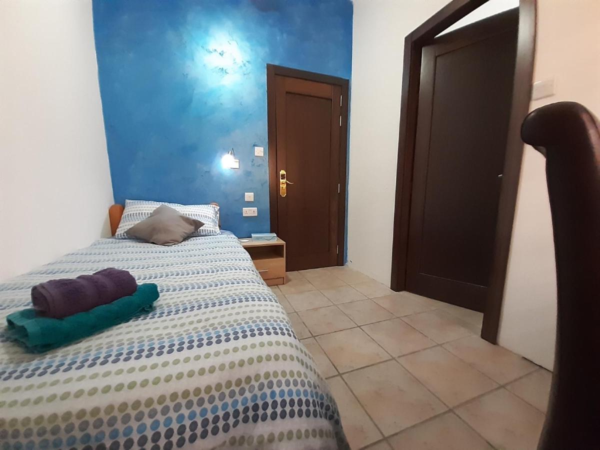 Tarona Guesthouse St. Paul's Bay Bagian luar foto