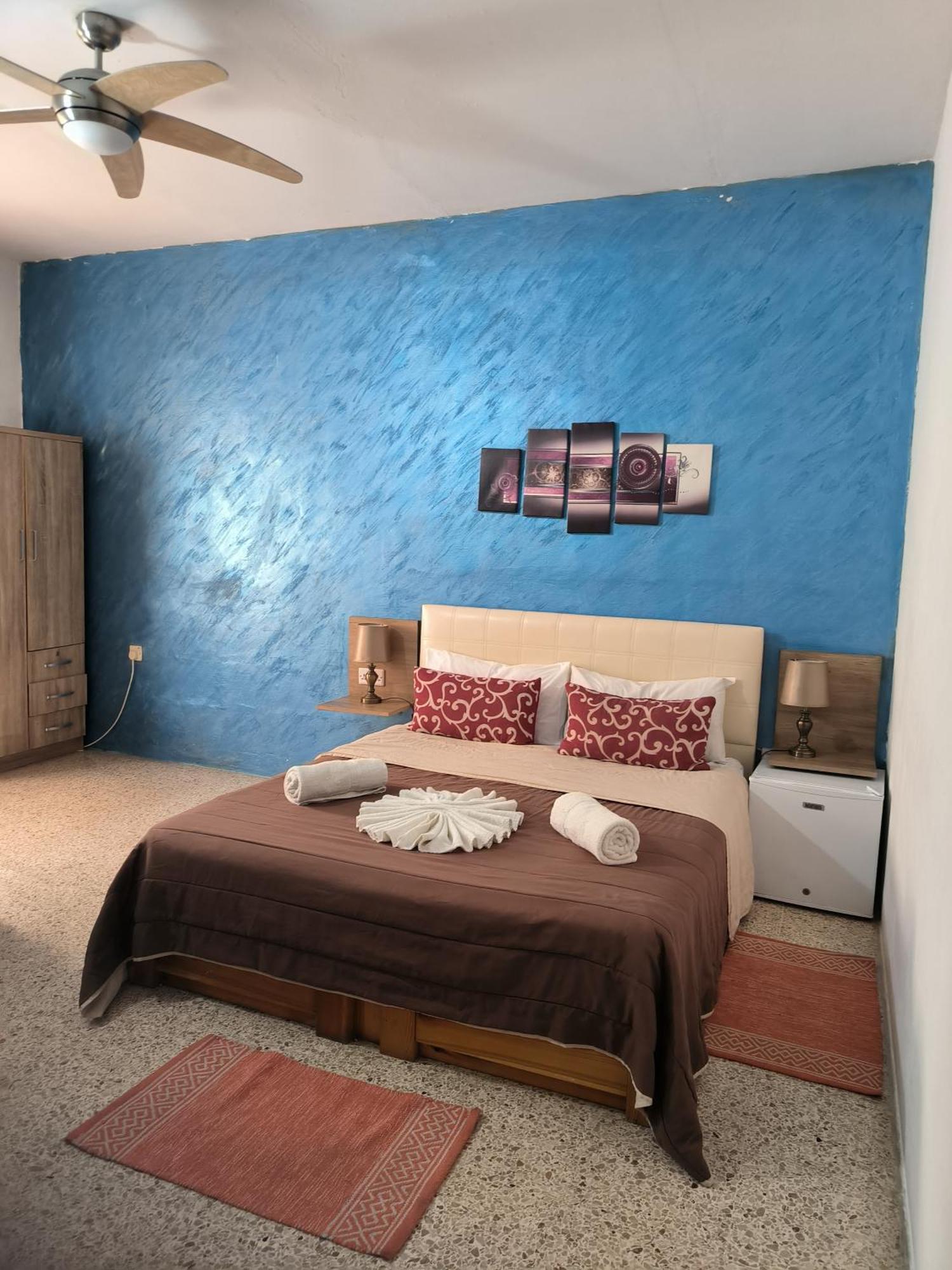 Tarona Guesthouse St. Paul's Bay Bagian luar foto